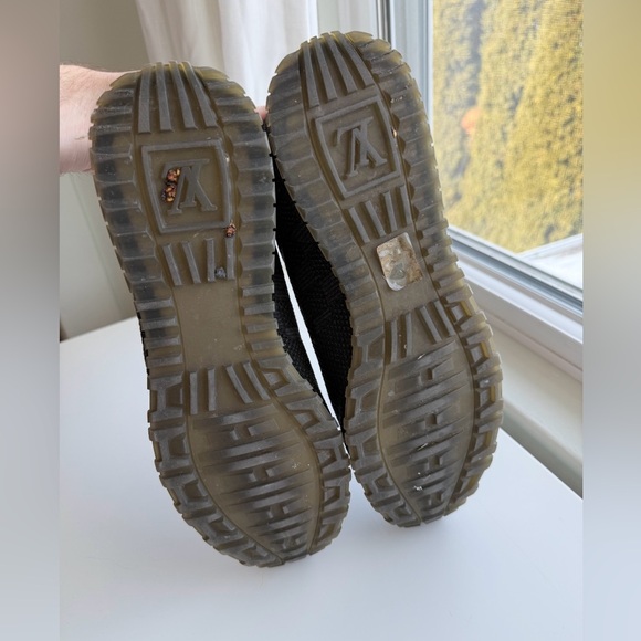 Louis Vuitton Run Away Sneaker Size 10 - Picture 6 of 7
